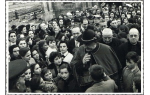 1955 - El cardenal Fernando Quiroga Palacios en Carballo